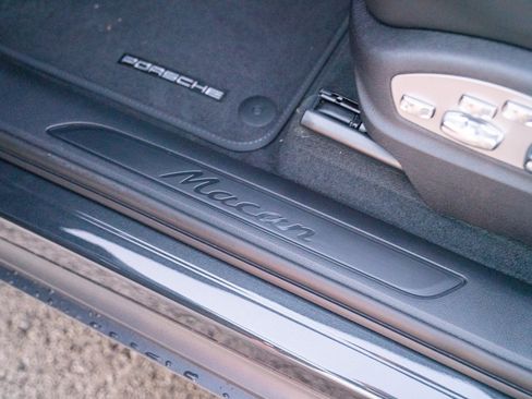 Certified 2026 Porsche Macan AWD/4WD image 12