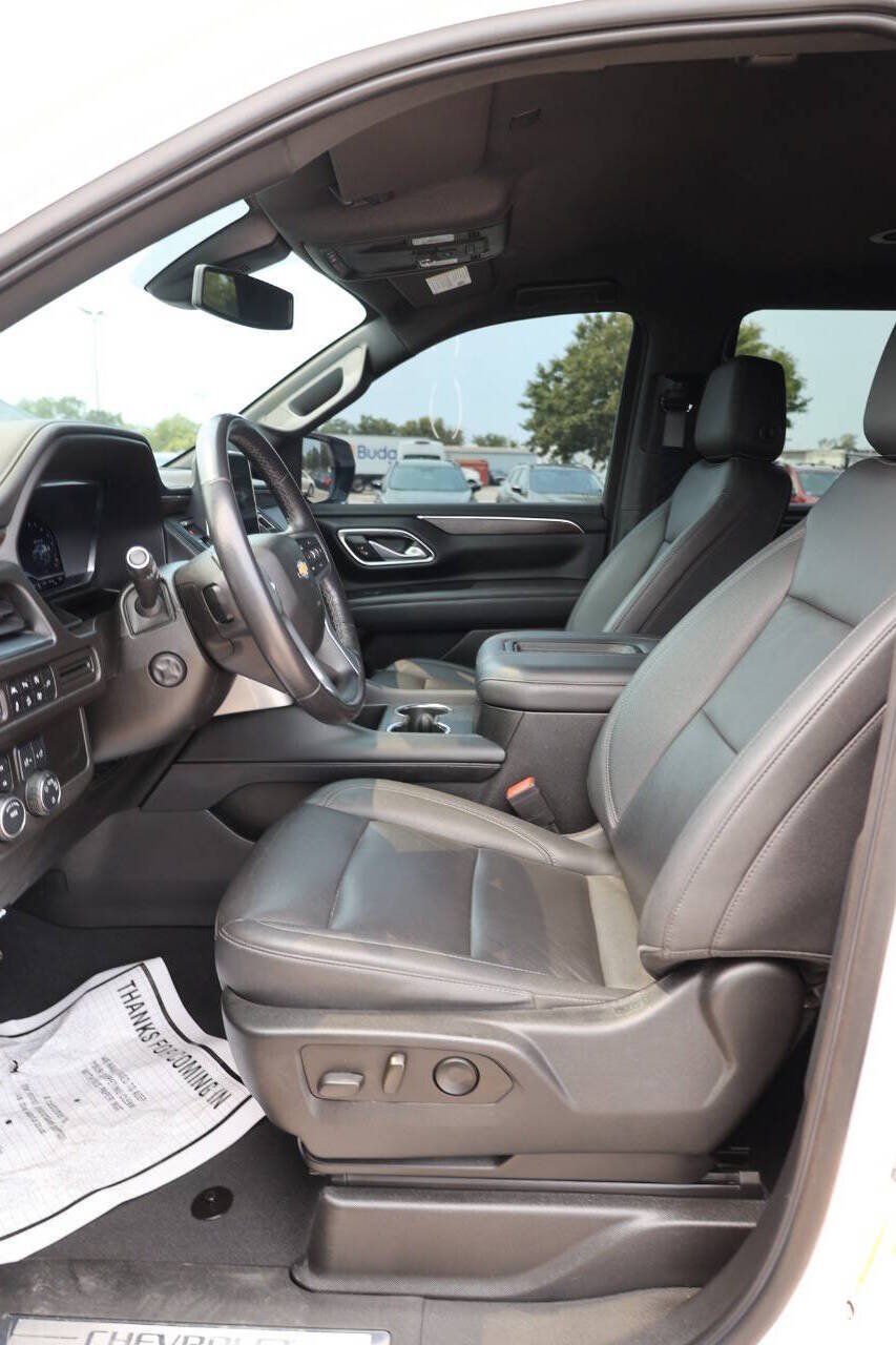 Used 2022 Chevrolet Tahoe Z71 w/ Luxury Package AWD/4WD image 13