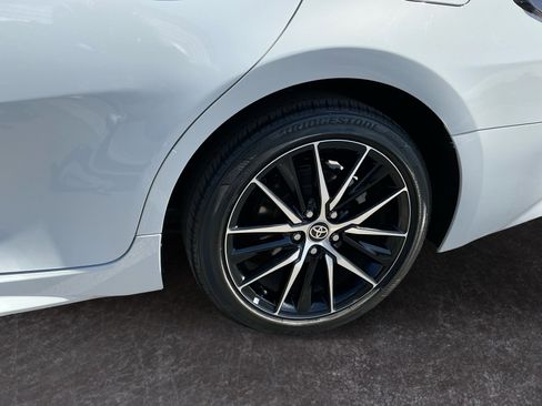 Used 2022 Toyota Camry SE w/ Carpet Mat Package (TMS) FWD image 8