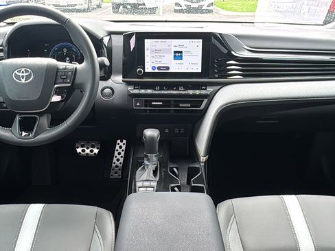 Used 2025 Toyota Camry SE w/ Convenience Package image 16