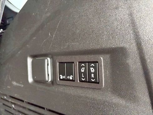 Used 2023 Chevrolet Tahoe Premier w/ Advanced Technology Package image 40