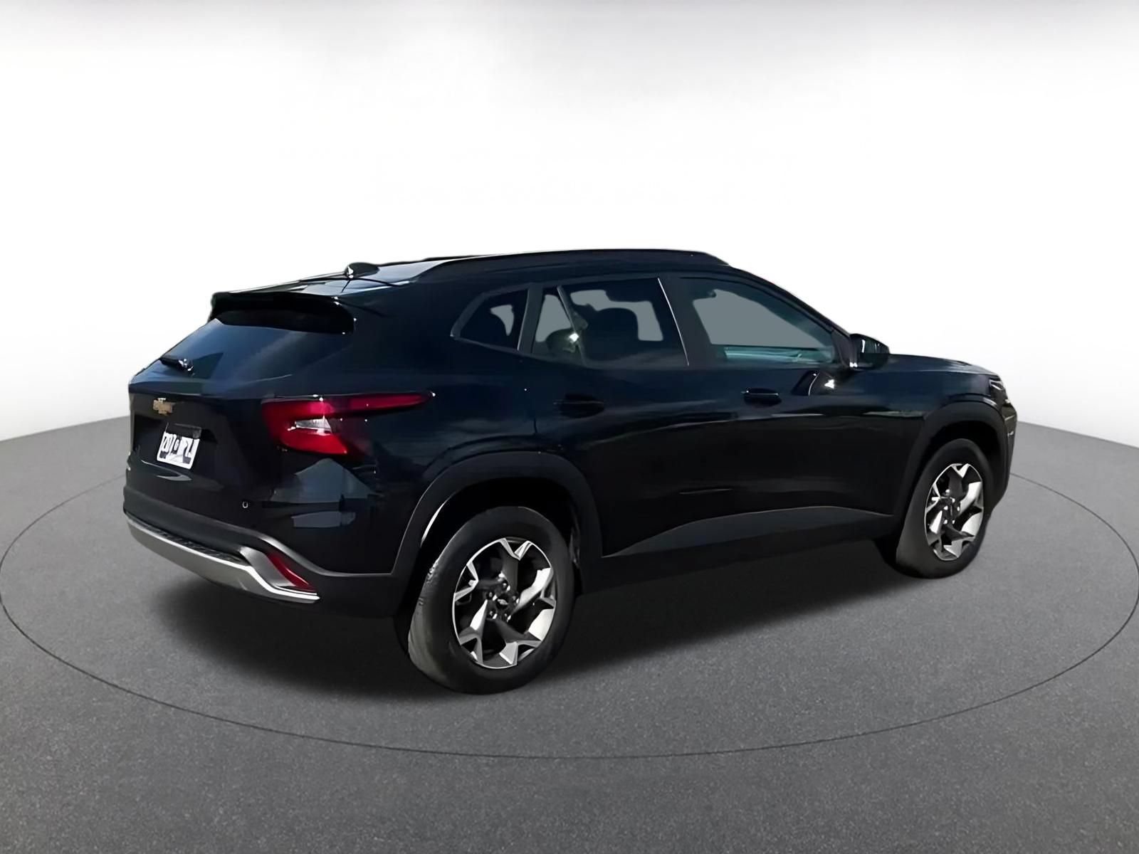 Used 2025 Chevrolet Trax LT FWD image 14