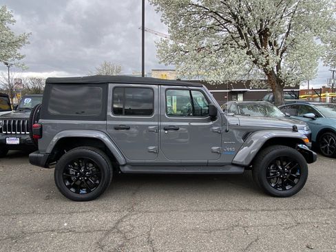 Used 2022 Jeep Wrangler Unlimited Sahara w/ Safety Group AWD/4WD image 2