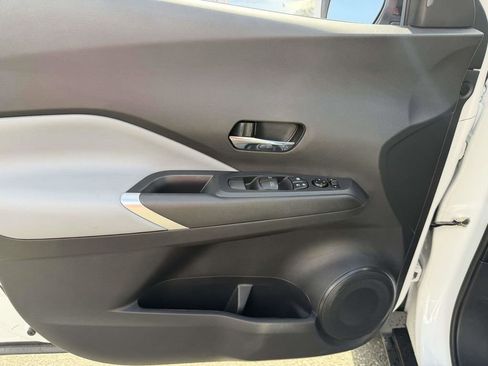 Used 2023 Nissan Kicks SR w/ SR Premium Package image 23