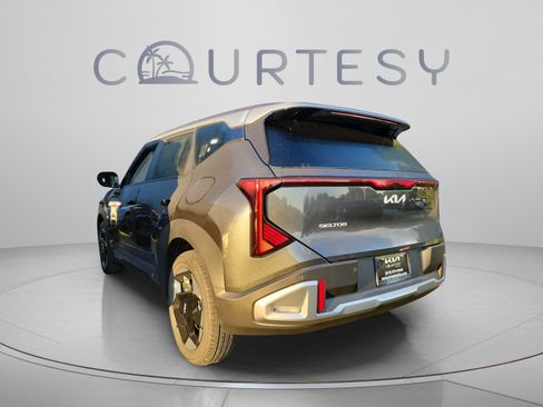 New 2027 Kia Seltos EX FWD image 2