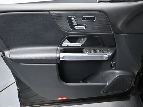 Used 2023 Mercedes-Benz GLB 250 4MATIC image 26