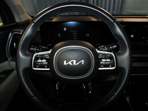 Used 2025 Kia Sorento SX AWD/4WD image 12