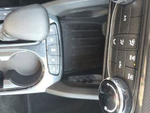 Used 2025 Chevrolet TrailBlazer LT AWD/4WD image 24
