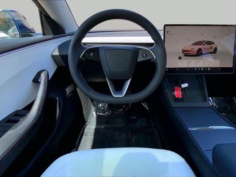 Used 2024 Tesla Model 3 Standard Range RWD image 5