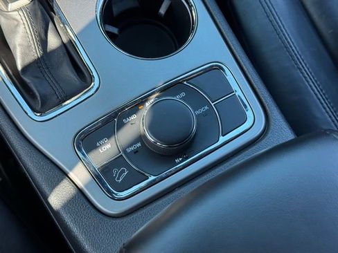 Used 2020 Jeep Grand Cherokee Limited image 18