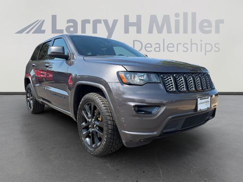 Used 2019 Jeep Grand Cherokee Altitude AWD/4WD image 7