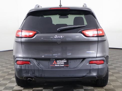 Used 2016 Jeep Cherokee Latitude w/ Cold Weather Group image 9