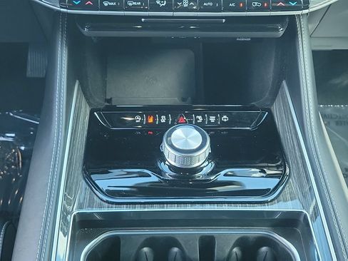 Used 2022 Jeep Wagoneer Series III w/ Flexible Seating Group RWD image 20