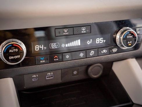 Used 2023 Mitsubishi Outlander SEL image 25