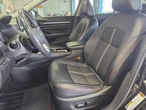 Used 2023 Nissan Altima 2.5 SR FWD image 14