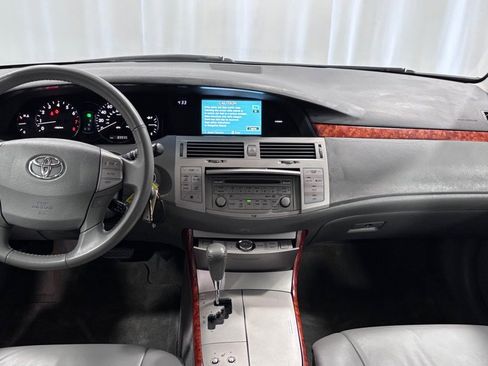 Used 2005 Toyota Avalon XLS image 10