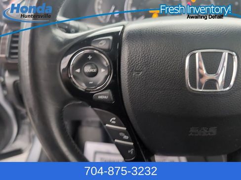 Used 2017 Honda Accord Touring image 21