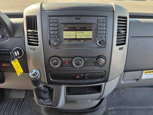 Used 2015 Mercedes-Benz Sprinter 2500 image 12