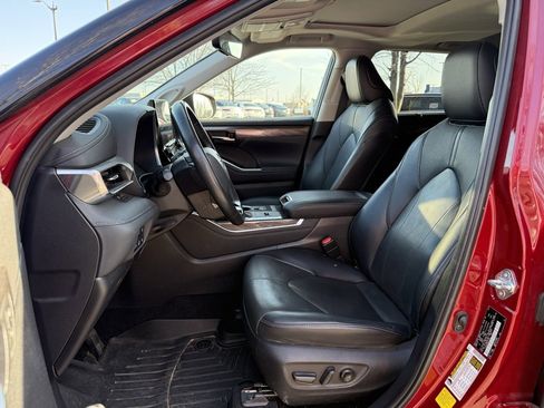 Used 2022 Toyota Highlander Limited image 18