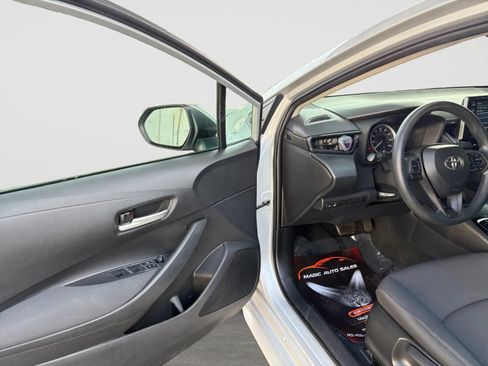 Used 2020 Toyota Corolla LE FWD image 11