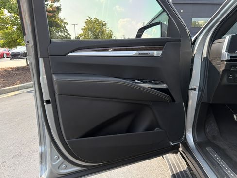 Used 2025 Cadillac Escalade ESV Sport Platinum w/ LPO, ONYX Package AWD/4WD image 26