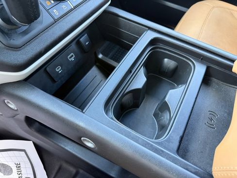 Used 2023 Land Rover Defender 130 SE image 26