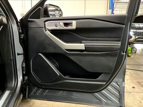 Used 2022 Ford Explorer Limited w/ Equipment Group 301A image 25