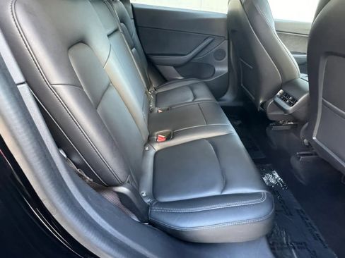 Used 2025 Tesla Model Y Long Range RWD image 19