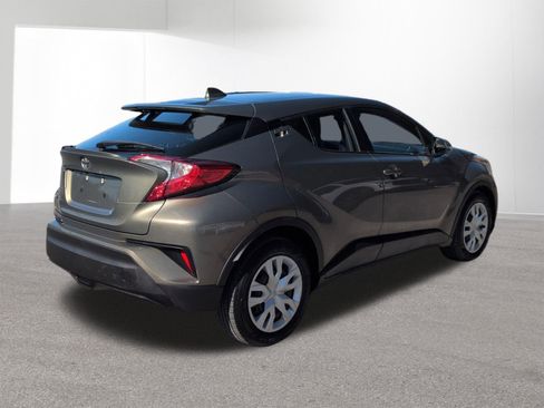 Used 2021 Toyota C-HR LE FWD image 5