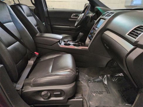 Used 2015 Ford Explorer XLT w/ Equipment Group 202A image 28