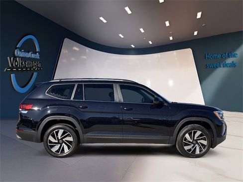 Certified 2025 Volkswagen Atlas SE image 6