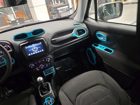 Used 2018 Jeep Renegade Latitude FWD image 35