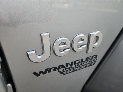 Used 2020 Jeep Wrangler Unlimited Sport S image 23