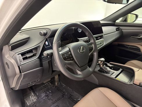 Certified 2025 Lexus ES 350 w/ Premium Package FWD image 4