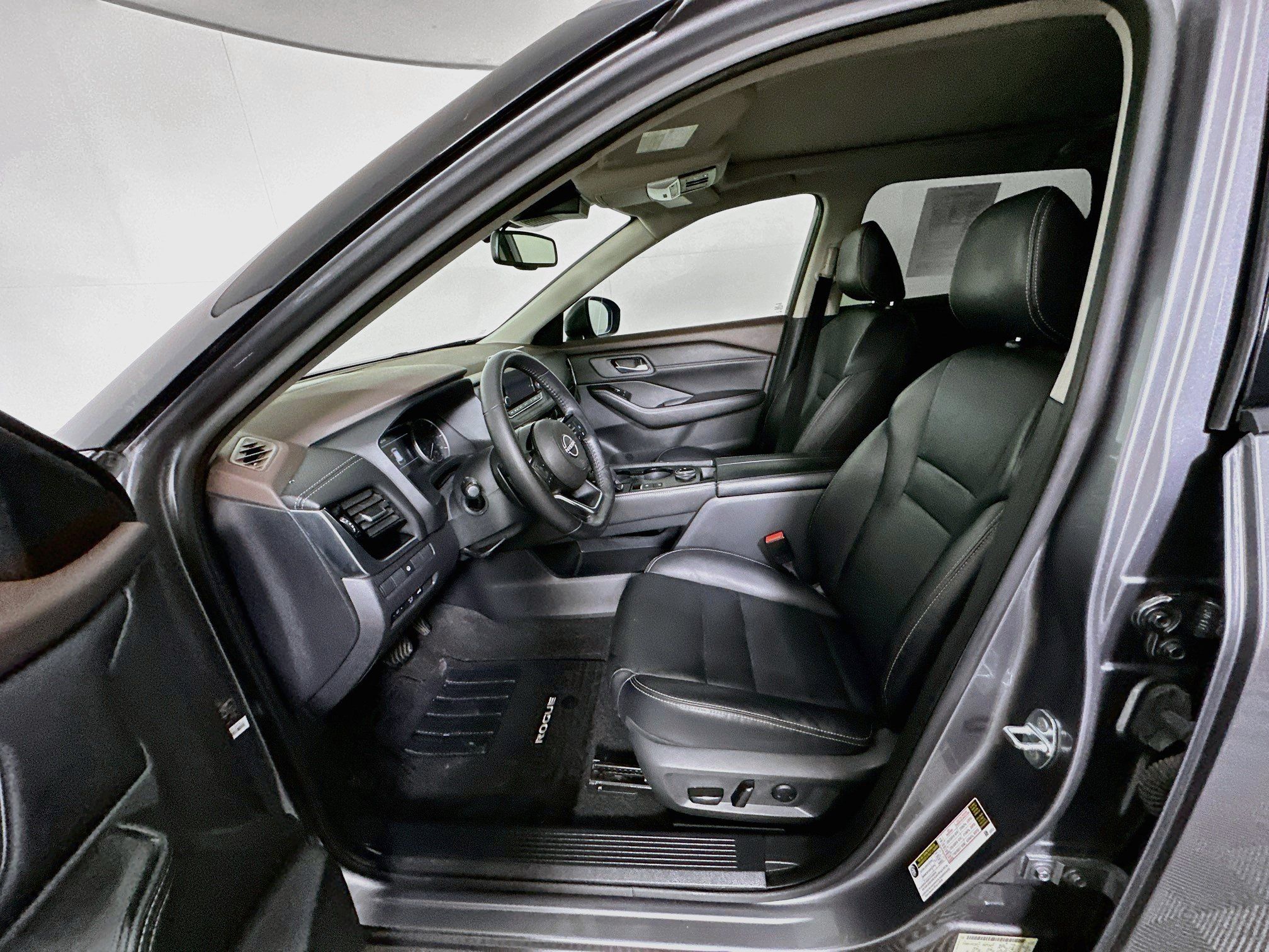 Used 2023 Nissan Rogue SL AWD/4WD image 13