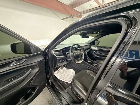 Used 2025 Jeep Grand Cherokee L Altitude AWD/4WD image 10