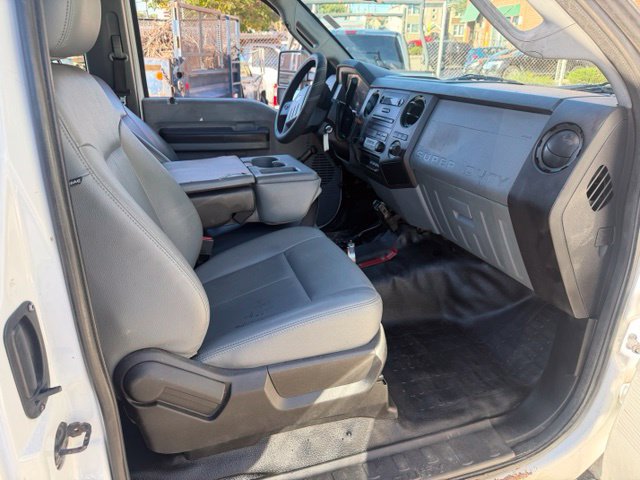 Used 2014 Ford F550 4x4 SuperCab Super Duty image 11