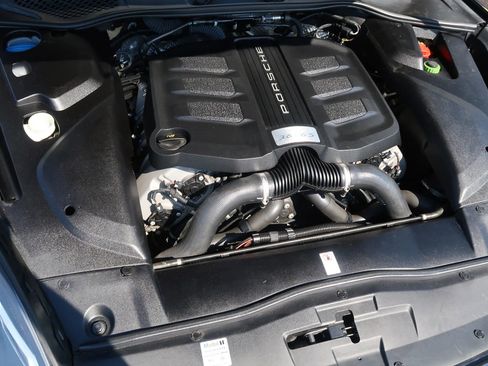 Used 2018 Porsche Cayenne S image 45