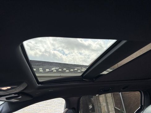 Used 2024 Chrysler Pacifica Limited w/ S Appearance Package image 17