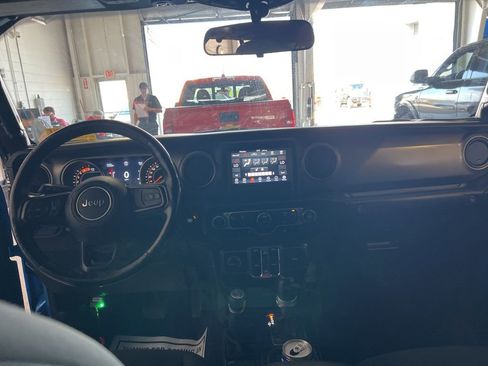 Used 2021 Jeep Gladiator Willys image 6