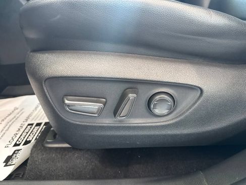 Used 2023 Toyota Highlander XLE FWD image 18