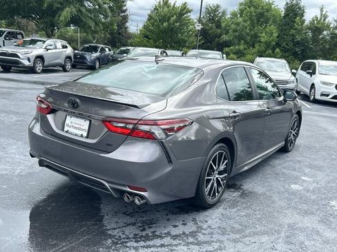 Used 2024 Toyota Camry SE w/ Convenience Package FWD image 4