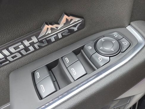 Used 2024 Chevrolet Silverado 1500 High Country w/ High Country Premium Package AWD/4WD image 10