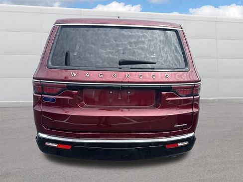 Used 2024 Jeep Wagoneer Series III AWD/4WD image 4