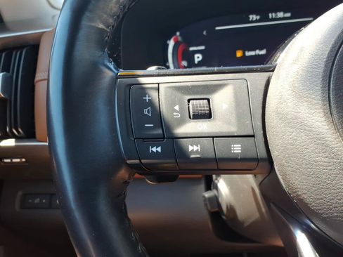Certified 2024 Nissan Pathfinder Platinum FWD image 22