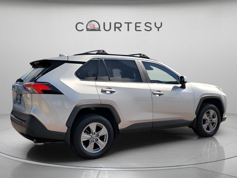 Used 2022 Toyota RAV4 XLE w/ Convenience Package AWD/4WD image 6