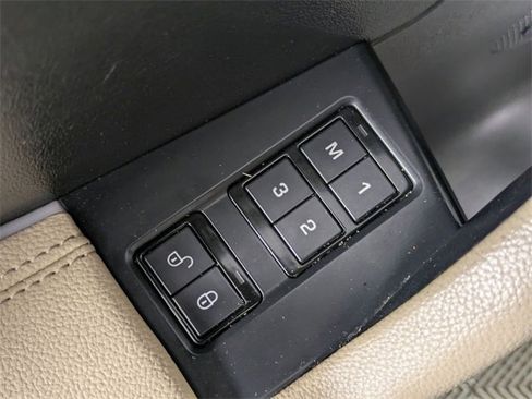 Used 2017 Jaguar F-PACE Premium image 14