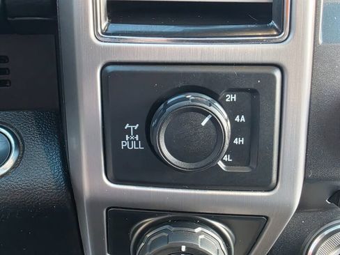 Used 2017 Ford F150 Platinum w/ Equipment Group 701A Luxury image 35