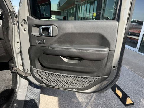 Used 2020 Jeep Wrangler Unlimited Sahara AWD/4WD image 25