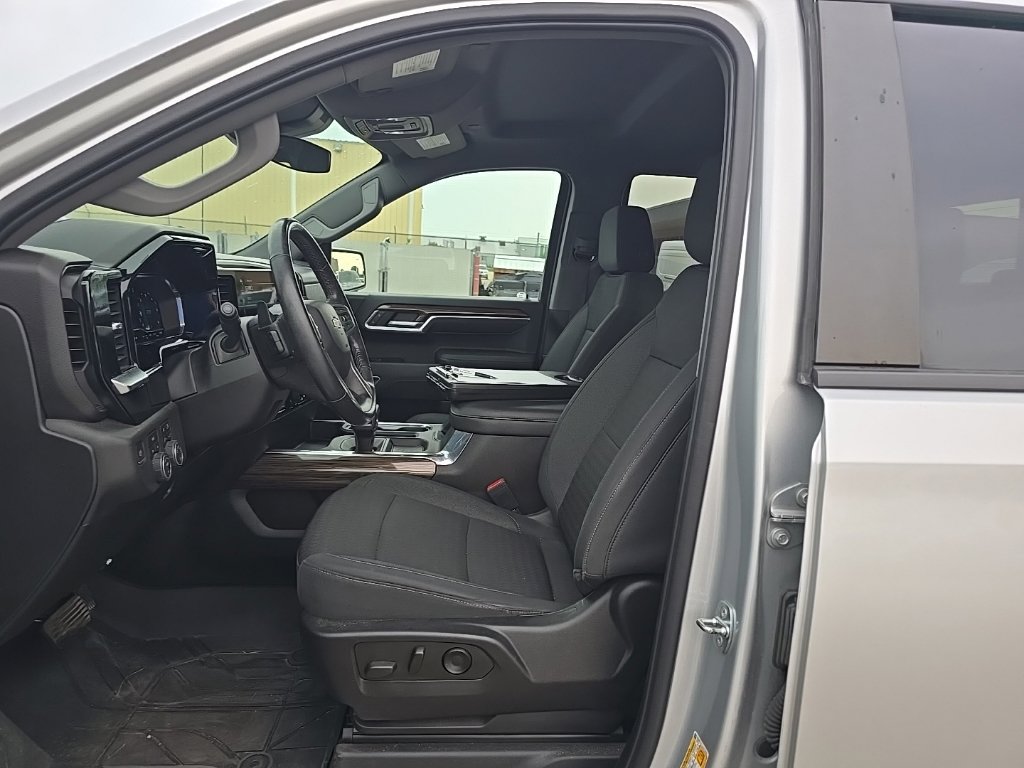 Used 2022 Chevrolet Silverado 1500 LT w/ Safety Package AWD/4WD image 10